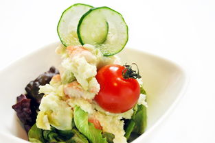 如何制作一份令人垂涎的美食推荐卡，以西红柿炒鸡蛋为例